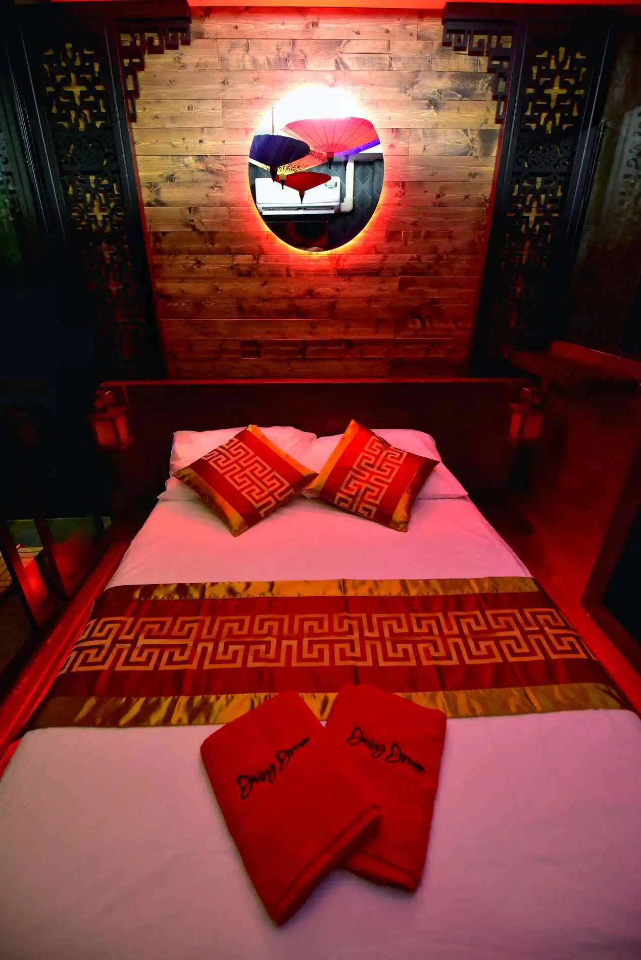Nuru Massage Deluxe Shower Room at Daisy Dream Bangkok